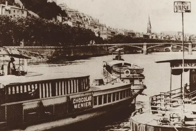 Paris cruise Construction